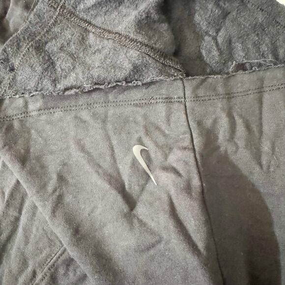 Nike Dri-FIT Cropped Hoodie Raw Hem Button Ribbed Sleeves Women's Small Black - Picture 2 of 7